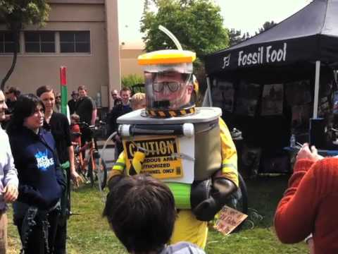 Human Head-In-A-Jar - Maker Faire 2011