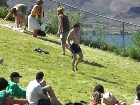 Sasquatch music festival 2009 - Guy starts dance party