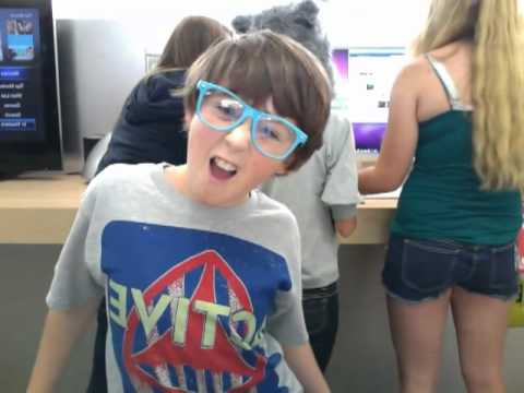 APPLE STORE DANCE TO CHECK IT OUT!!