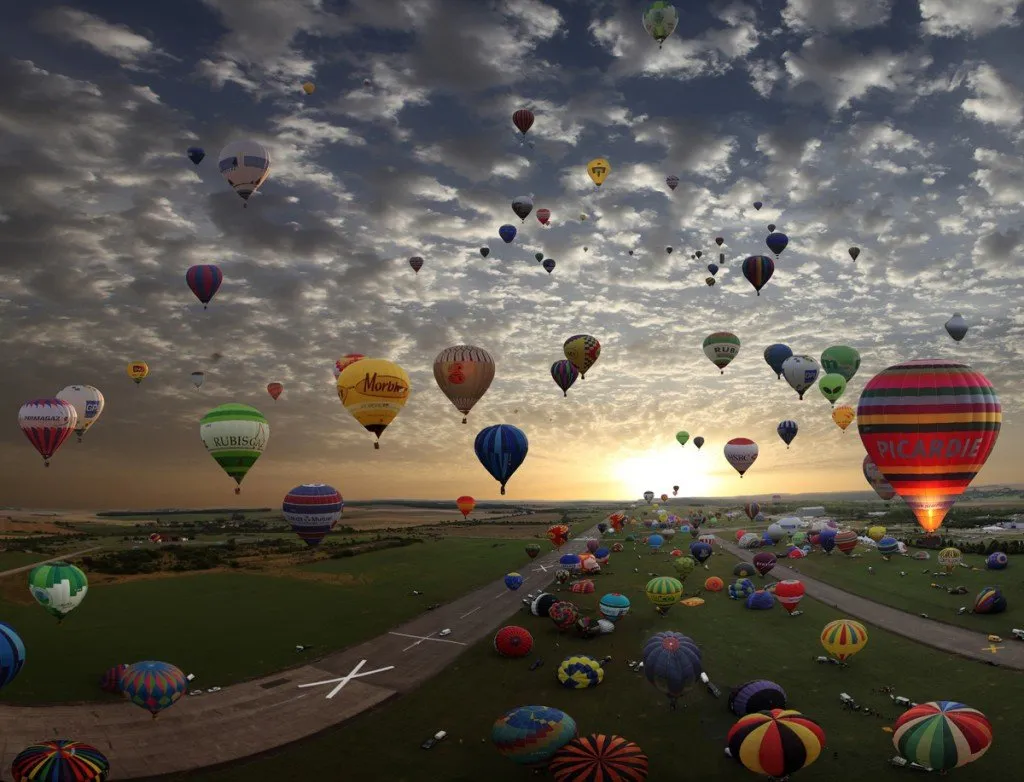 World Record Attempt Featuring 343 Hot Air Balloons Launched At Once