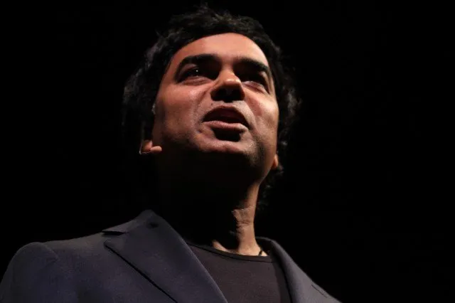 Gopi Kallayil giving a presentation